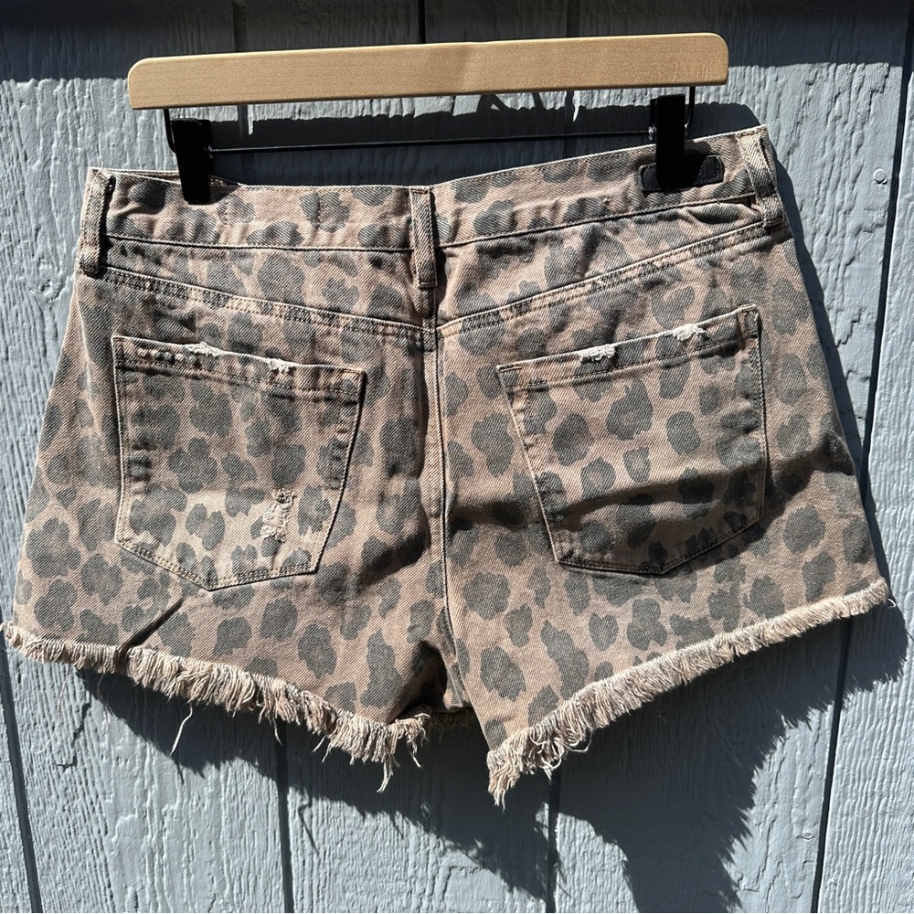 Blank NYC The Barrow animal print denim cut off shorts sz 31 - Picture 3 of 4